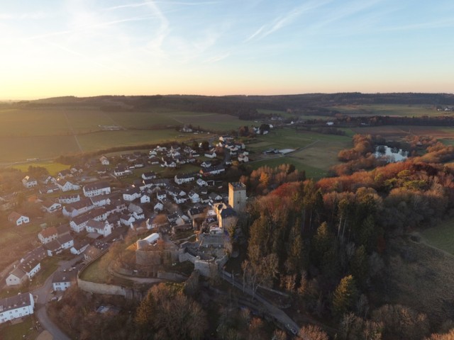 Herbstabend über Kerpen (Eifel)