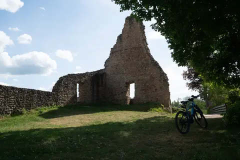 Bergfriedruine der Löwenburg (Burg Gerolstein)