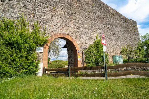 Schildmauer der Löwenburg