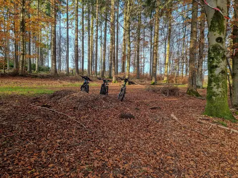 Vor der Bauruine