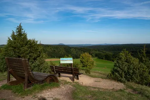 Blick vom Kalvarienberg auf den Aremberg und die Hohe Acht