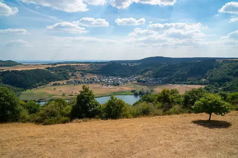 Blick vom Aussichtsturm "Landesblick Meerfelder Maar"