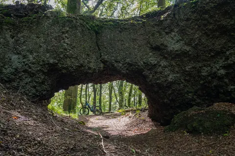 Basaltbrücke auf dem Ernstberg