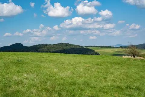 Döhmberg links, Aremberg in der Ferne