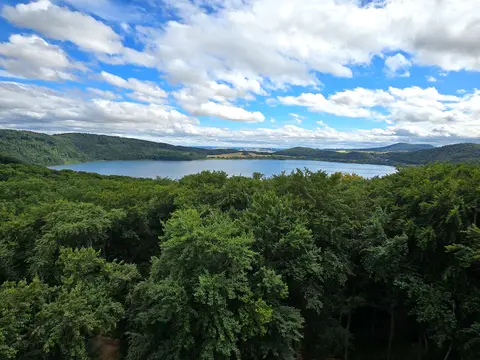 Blick vom Lydiaturm über den Laacher See
