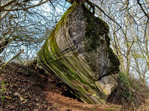 Überreste eines gesprengten Bunkers