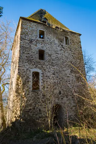 Eingangseite des Wohnturms