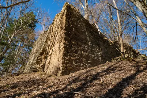 Mauer am Südosthang