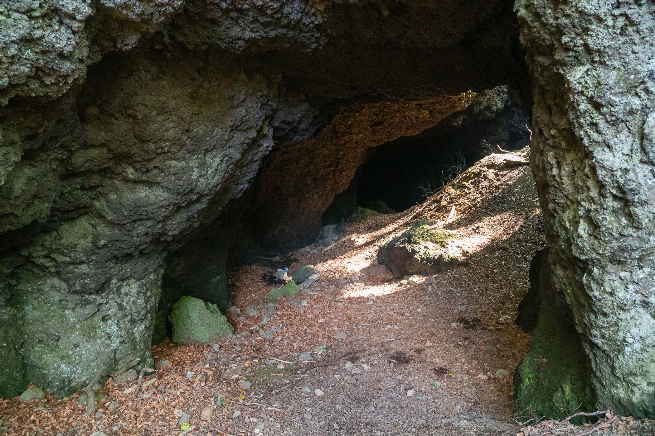Mühlsteinhöhle auf dem Ernstberg